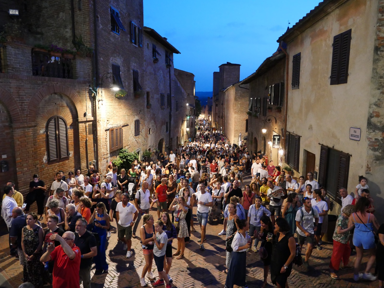 Migliaia di visitatori a Certaldo per la prima di Mercantia